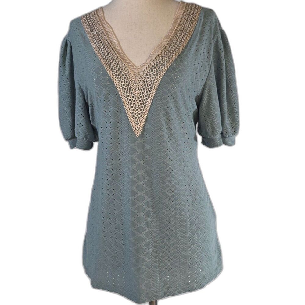 Beautiful Slimming Knit Top With Lacy V Neck Size Medium - Picture 4 of 8